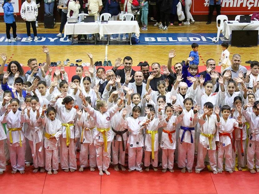 ŞENLİK GİBİ GEÇTİ