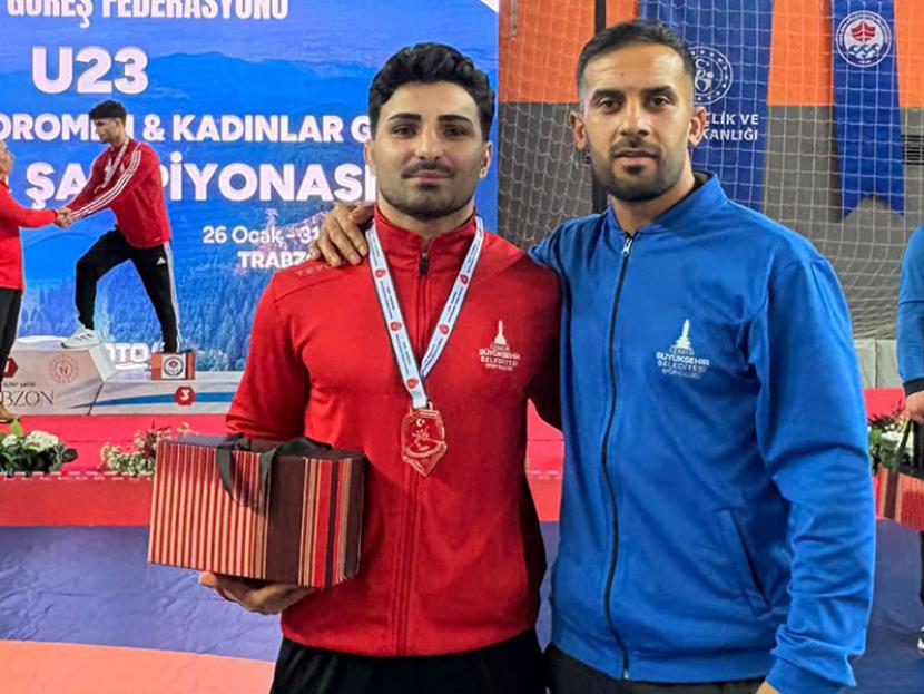 GÜREŞTE MİNDERDEN BAŞARI 