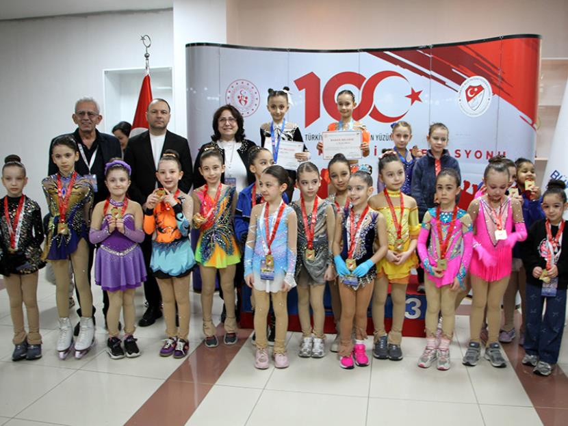 BUZDA MİNİKLERİN BÜYÜK HEYECANI