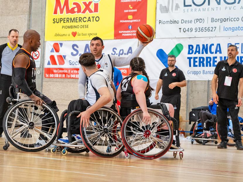 İZMİR BBSK: 57 -  LONDON TİTANS: 65