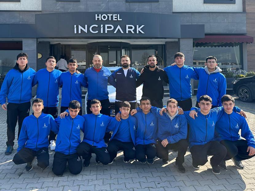 GÜREŞÇİLERİMİZ MİNDERE ÇIKTI 