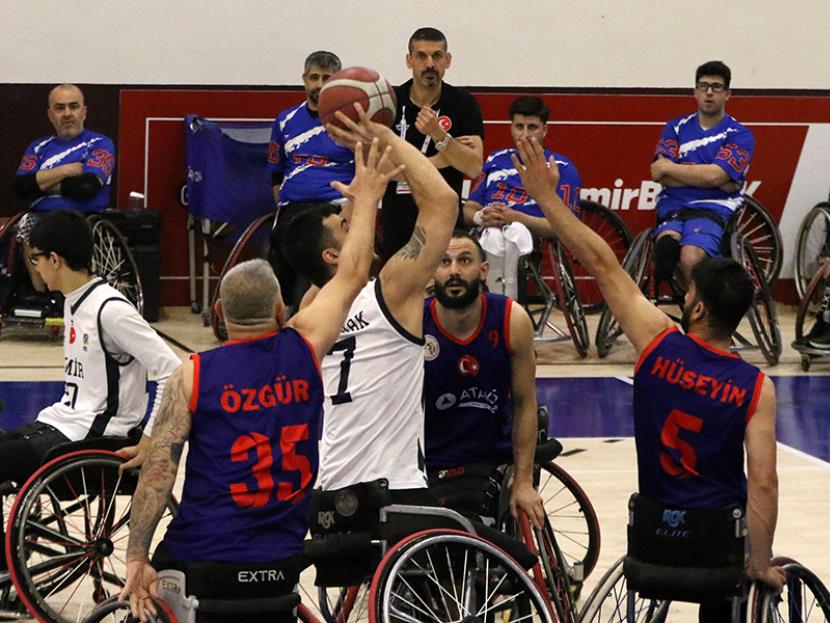 İZMİR BBSK: 70 -  İSKENDERUN BLD. ENG.: 79